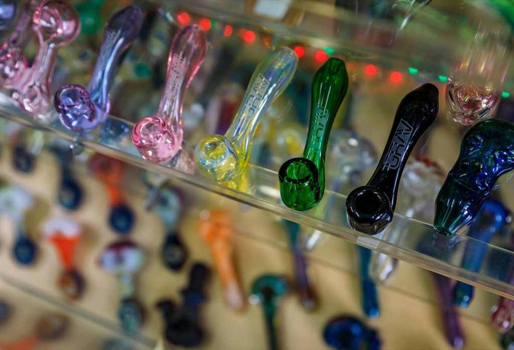What's Hot and What's Not in 2025 Smoke Accessories Trends? Pipe King LLC Wholeasale Smoke Shop